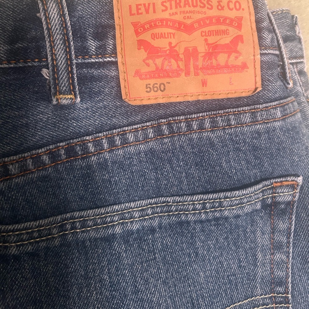 Levi's 560 Jeans 46 x 34 Blue Medium Wash Comfort Relaxed - Picture 3 of 4